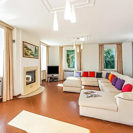 Apollo וילה Vassena